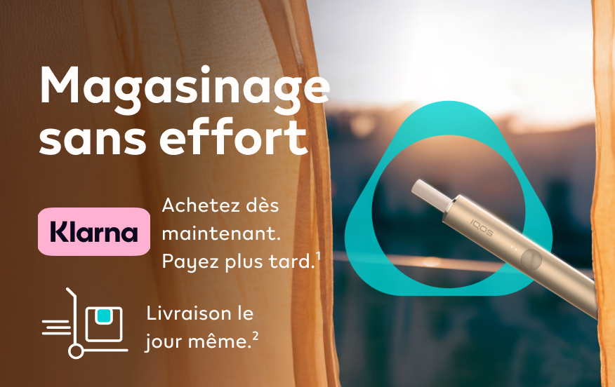 Appareil IQOS avec un bâtonnet TEREA à l’intérieur, près de rideaux.